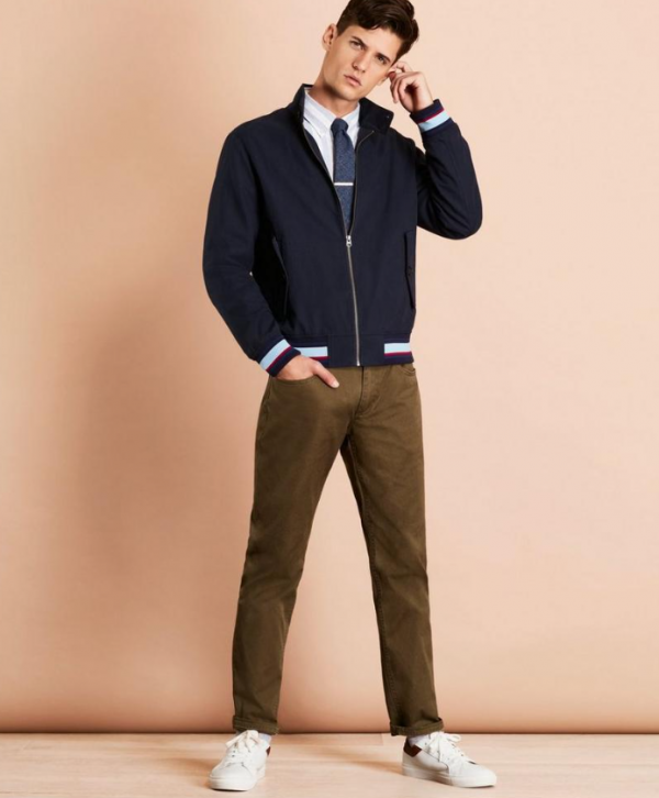 Jaket dengan aksen tali ikat pinggang